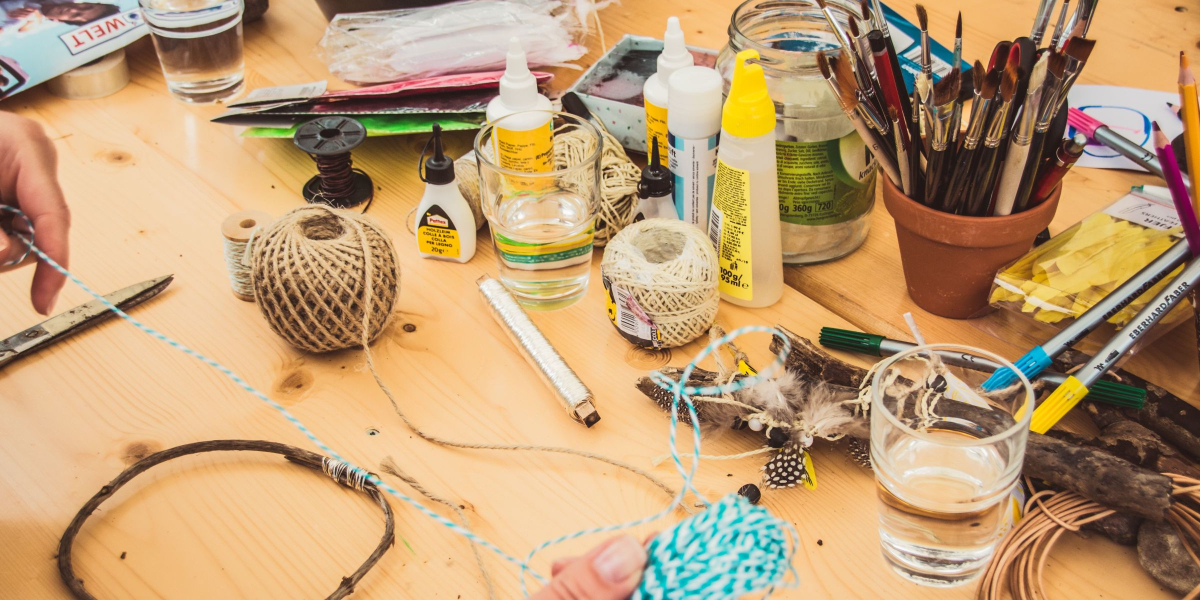 Sid bedre når du laver krea – overvej at købe en kontorstol til kreabordet